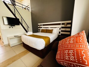 Decoración personalizada, muebles diferentes y escritorio 