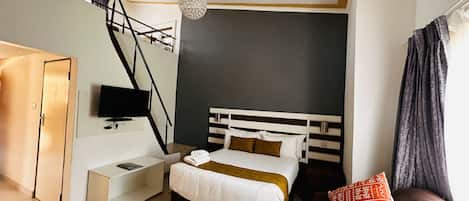 Standard Triple Room | Individually decorated, individually furnished, desk, laptop workspace