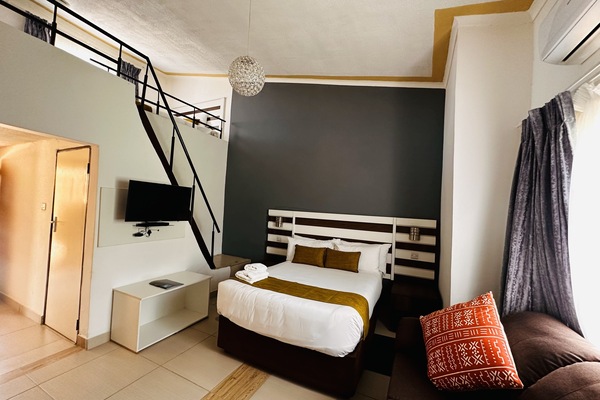 Standard Triple Room | Desk, laptop workspace, iron/ironing board (on request), WiFi (free)