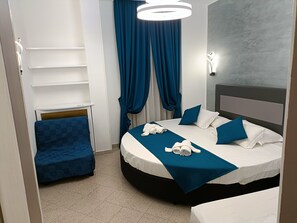In-room safe, laptop workspace, free WiFi, bed sheets - House Quattro Mori (Rome)