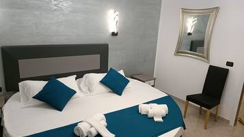 City Quadruple Room | In-room safe, laptop workspace, free WiFi, bed sheets