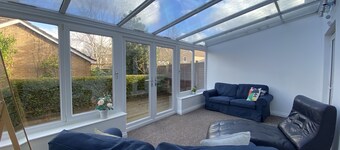 Bracknell - Stylish - Three Bedroom (Three Bathroom) House