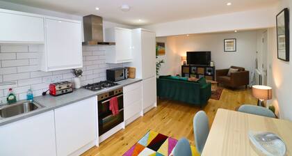 London Mitcham Stunning Two Bedroom Apartment