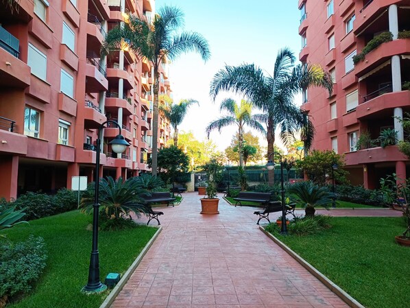 Property grounds - 4 Dormitorios, 8 Personas, Piscinas, Jardines, Estacionamiento, Playa (Fuengirola)