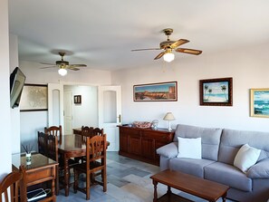 Smart TV - 4 Dormitorios, 8 Personas, Piscinas, Jardines, Estacionamiento, Playa (Fuengirola)