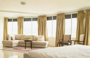 Desk, laptop workspace, free WiFi, bed sheets - Angle Atlas Hotel (Dir El Ksiba)