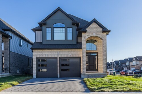 Comfortable Lux | Sleeps 10 | PingPong, Cozy Family Movie Room