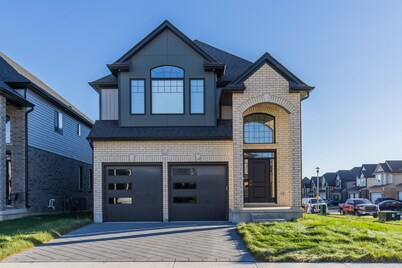 Comfortable Lux | Sleeps 10 | PingPong, Cozy Family Movie Room