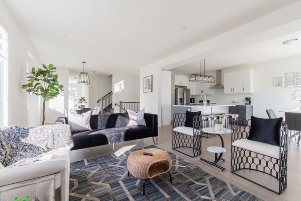 Smart TV, fireplace, ping pong