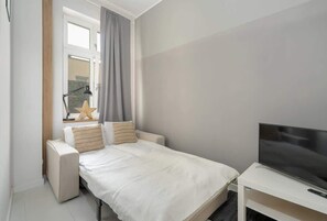 Tabla de planchar con plancha, wifi y ropa de cama 