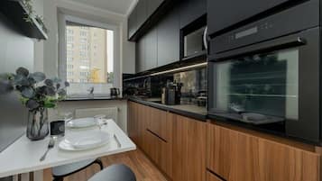 Frigorifero, forno, piano cottura, lavastoviglie