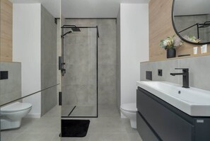 Dusche, Haartrockner, Shampoo