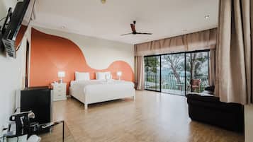 Family Room | In-room safe, iron/ironing board, free WiFi, bed sheets