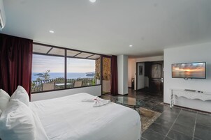 Family Room Ocean View | In-room safe, iron/ironing board, free WiFi, bed sheets