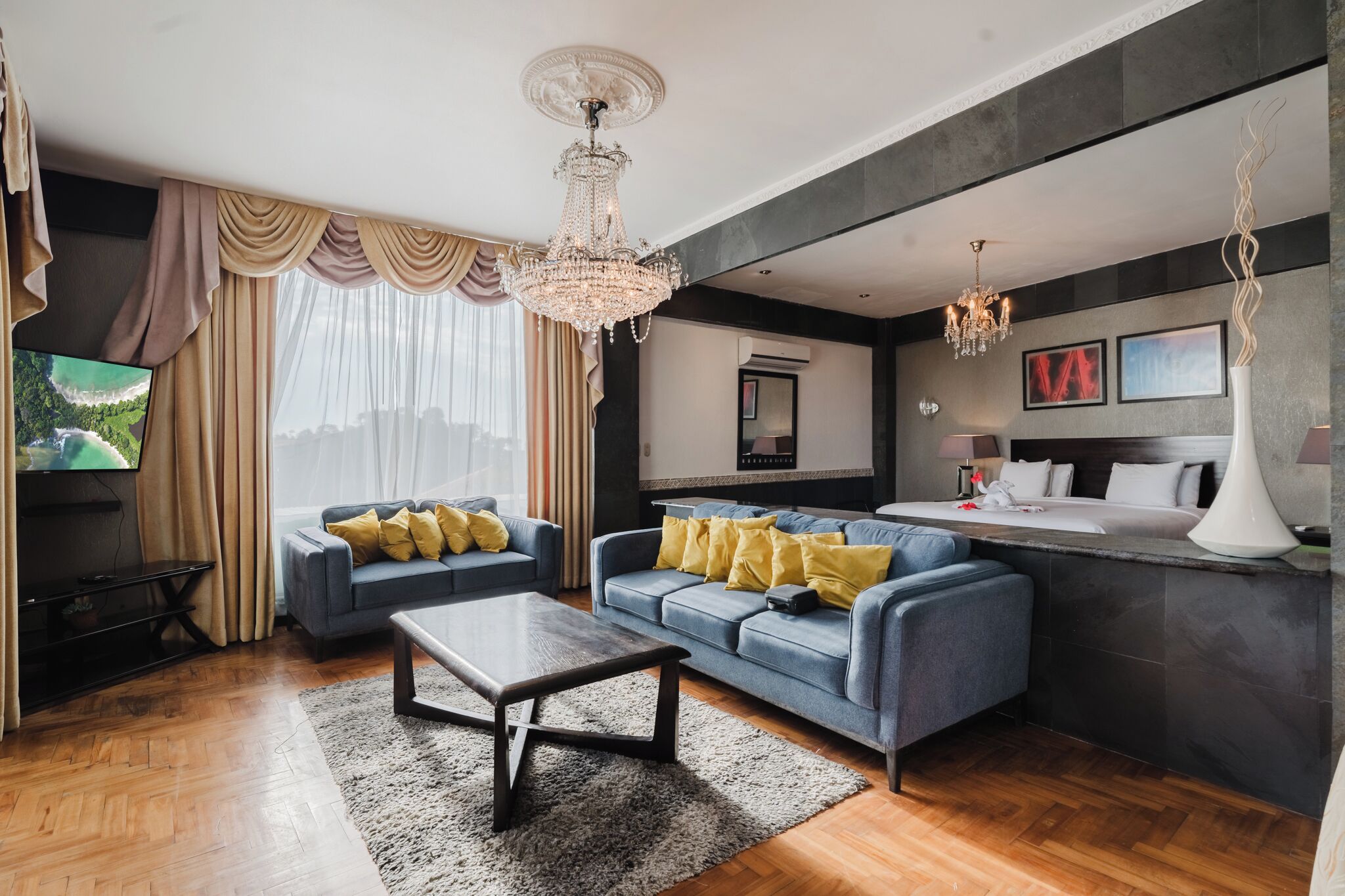 خزنة داخل الغرفة ومكواة/لوح كي وواي فاي مجانًا وملاءات أسرّة