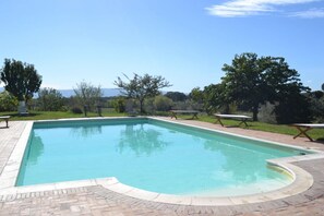 Seasonal outdoor pool, pool umbrellas - Country House Style (Montefiascone)