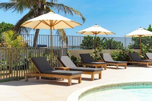 Terrace/patio - Beautiful studio on the beachfront Baie Orientale (Saint-Martin)
