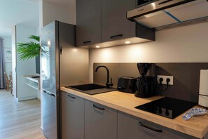 Fridge, microwave, stovetop, coffee/tea maker