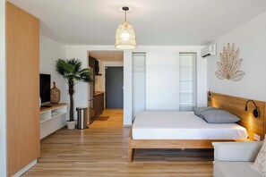 Unclassified image, 5 of 24, button