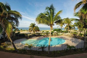Pool - Beautiful studio on the beachfront Baie Orientale (Saint-Martin)