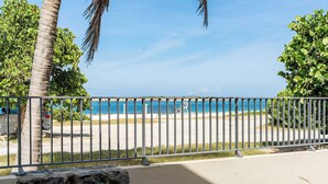 Unclassified image, 2 of 26, button - Spacious studio with pool and beach in Orient Bay (Saint-Martin)