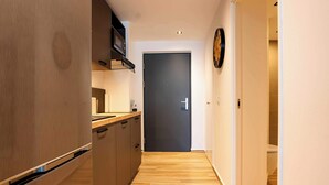Coffee/tea maker, fridge, microwave, oven