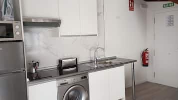 Geladeira, micro-ondas, cooktop, lava-louças