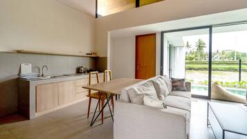 Deluxe Cottage | 2 bedrooms, iron/ironing board, free WiFi