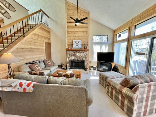 1921 South Ridge Court