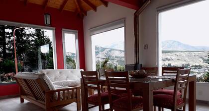 Espectacular Chalet en el Faldeo de la Montaña con Vistas Únicas