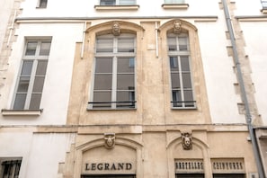 Exterior detail - Heart of the Marais, 2 BR 2BA, Quiet and Luxury! (Paris)