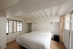 2 bedrooms, iron/ironing board, travel cot, free WiFi - Heart of the Marais, 2 BR 2BA, Quiet and Luxury! (Paris)