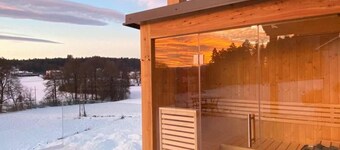 Luxurious and Roomy Vacation Home With Sauna