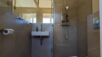 House | Bilik Mandi | Pancuran mandi, kelengkapan dandanan diri percuma, pengering rambut