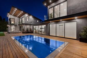 Et oppvarmet basseng