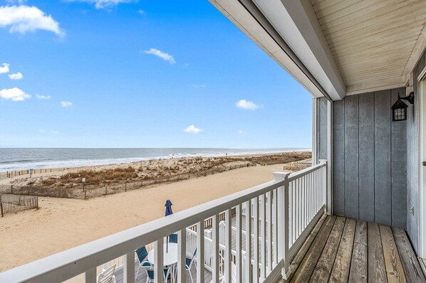 Property grounds - Midtown 4 bedroom oceanfront townhome, steps from the beach (Ocean City)