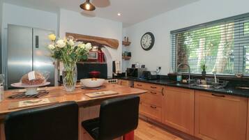 Refrigerador, lavavajillas, tetera/pava eléctrica, tostadora