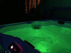 Chaumière | Baignoire à remous extérieure