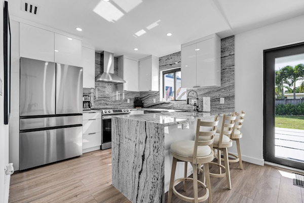 Fridge, microwave, oven, stovetop