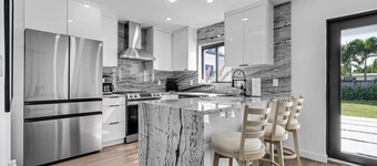 Casa De Miller: Modern private 4 bedroom 4 bathroom 