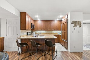 Fridge, microwave, oven, stovetop - Great Location, Minutes From Keystone Lifts w/ Patio, Shared Pool & Hot Tub! (Keystone)