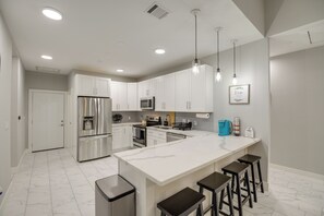 House (3 Bedrooms) | Interior - Gated Houston Home w/ Large Yard: 4 Mi to Downtown (Houston)