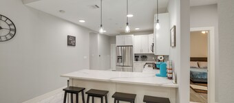 Gated Houston Home w/ Large Yard: 4 Mi to Downtown