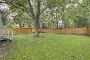 Interior - Gated Houston Home w/ Large Yard: 4 Mi to Downtown (Houston)