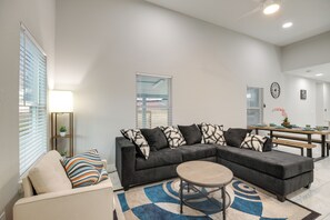 House (3 Bedrooms) | Interior - Gated Houston Home w/ Large Yard: 4 Mi to Downtown (Houston)