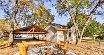 Tranquil Travelers Rest Home w/ Fire Pit!