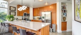 Luxe Condo w/ Private Patio & Perks in Emeryville!