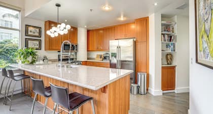Luxe Condo w/ Private Patio & Perks in Emeryville!