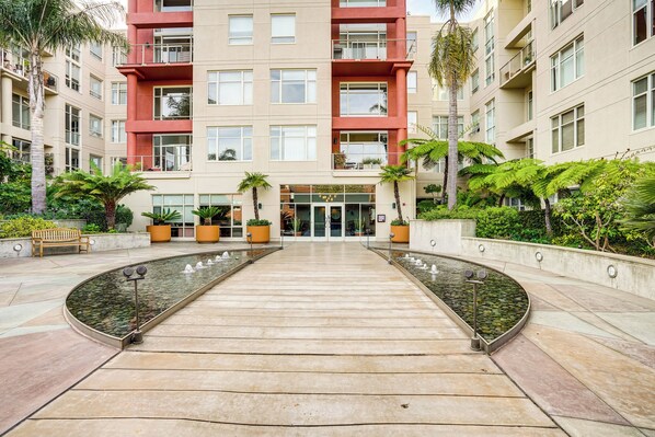 Apartment (2 Bedrooms) | Interior - Luxe Condo w/ Private Patio & Perks in Emeryville! (Emeryville)