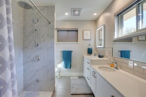 House (3 Bedrooms) | Interior - Private Hot Tub & Sauna: Saulsbury Guest House (Wheat Ridge)